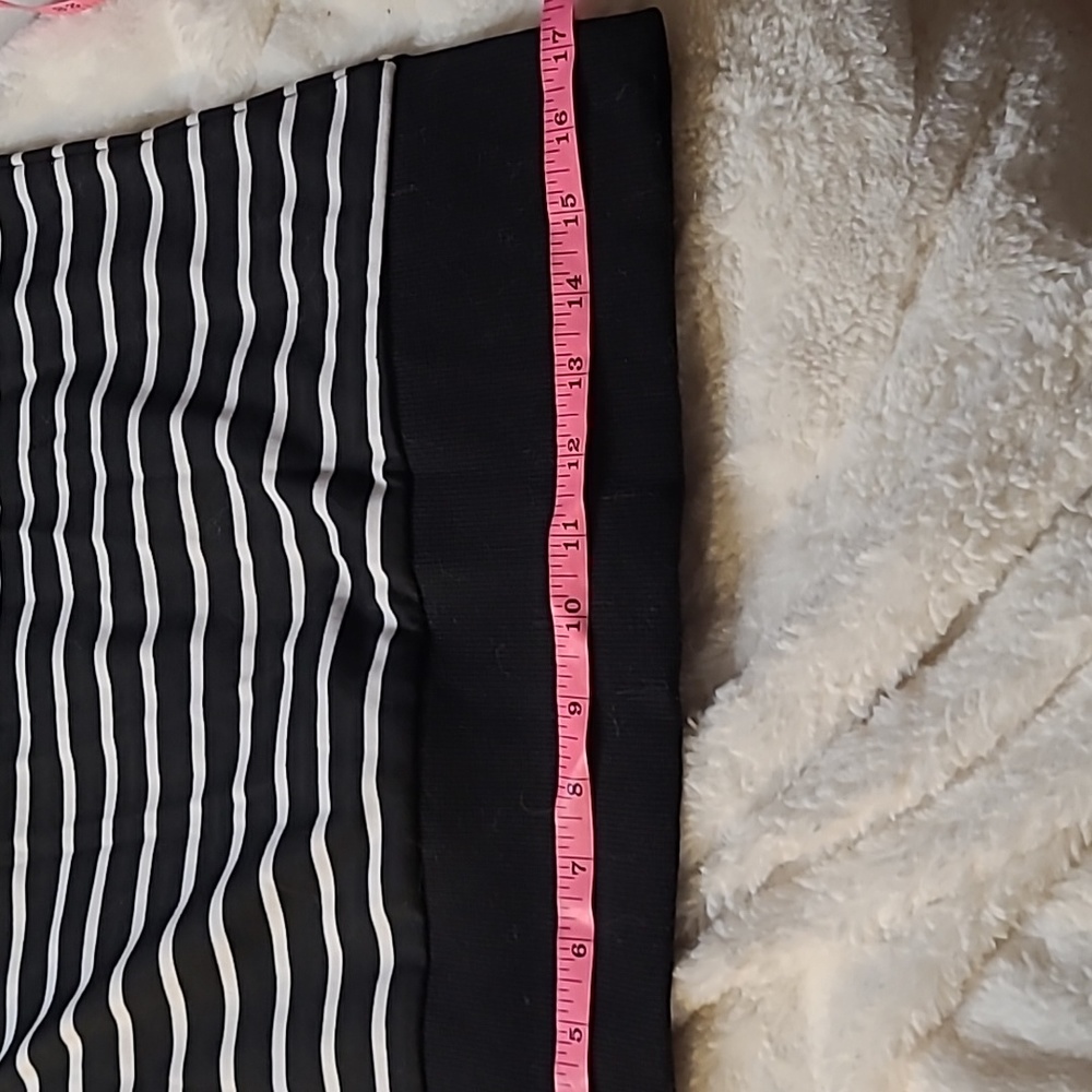 $5🧨 CO. WEAR Horizontal Striped Sweater Black & White - Picture 11 of 16